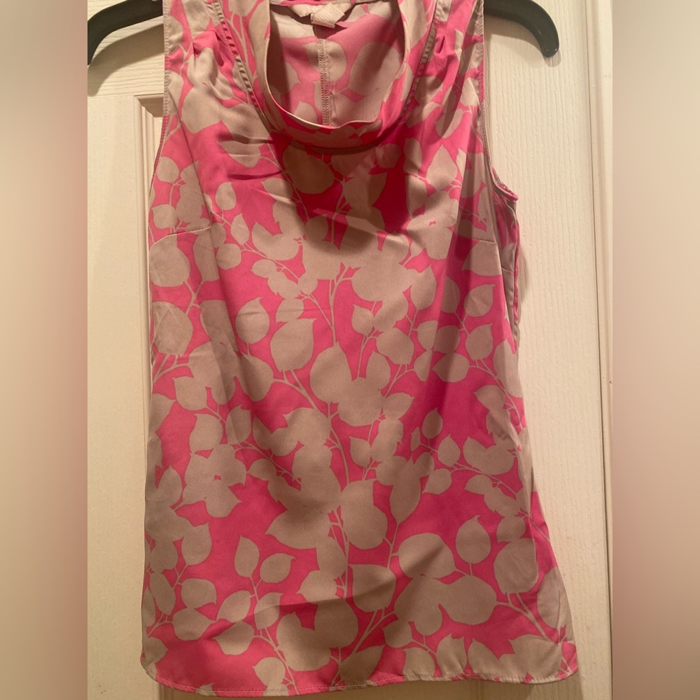 Closet Clean-out!!! Pretty Banana Republic top. Pink & light gray color in XS.